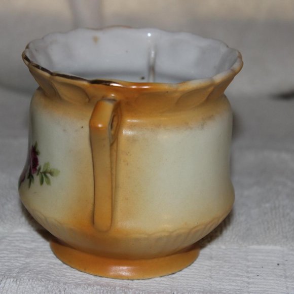 VINTAGE CROWN VIENNA AUSTRIA SUGAR BOWL 2 HANDLES SCALLOPED FLORAL GOLD TRIM - Picture 2 of 6